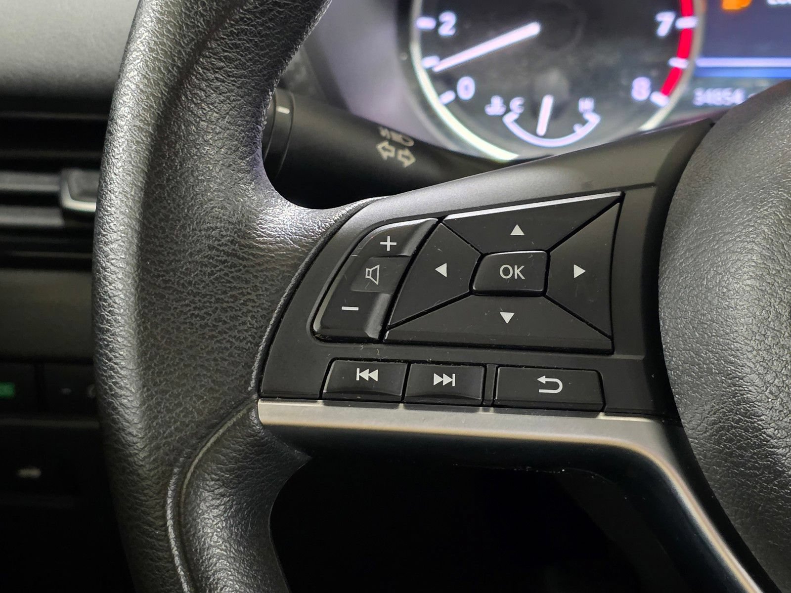 Used 2024 Nissan Sentra SV FWD image 30