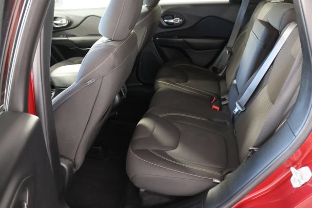 Used 2017 Jeep Cherokee Latitude AWD/4WD image 18