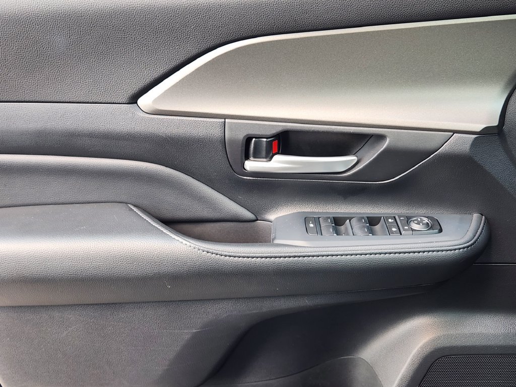 Used 2025 Toyota Grand Highlander FWD image 26