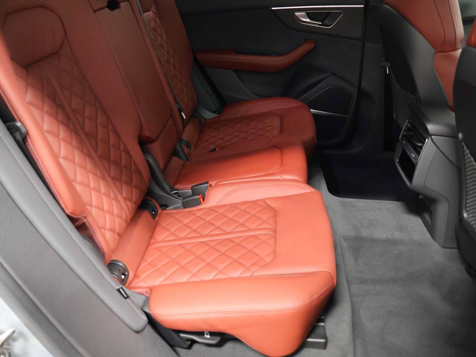 Used 2024 Audi SQ8 Prestige AWD/4WD image 35