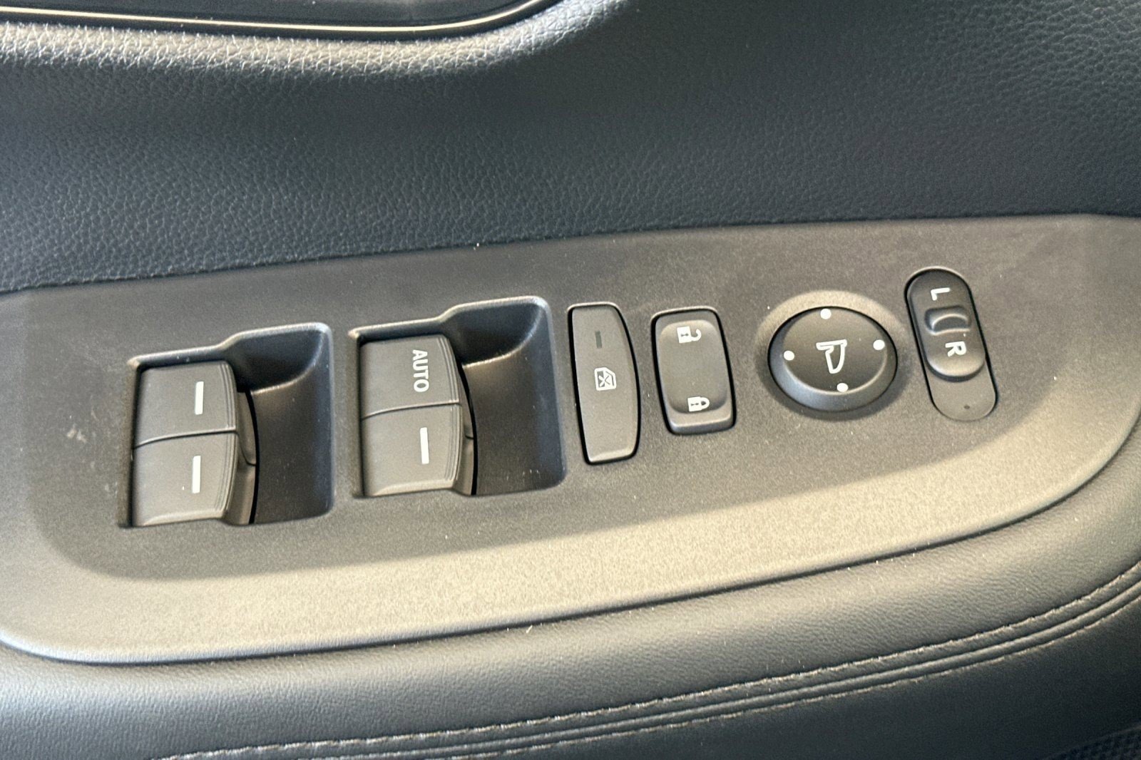 New 2026 Honda HR-V LX image 13