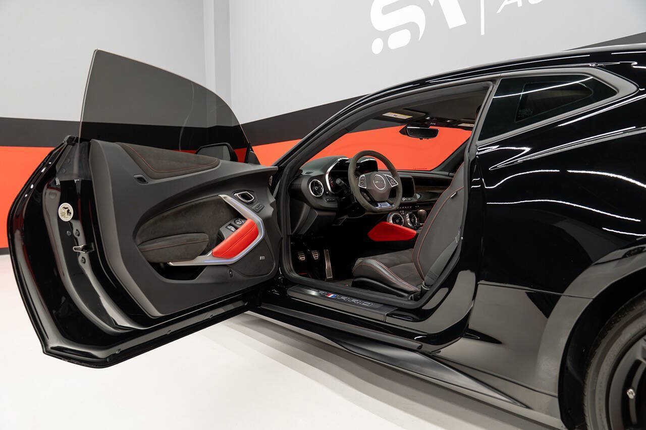 Used 2021 Chevrolet Camaro ZL1 RWD image 37