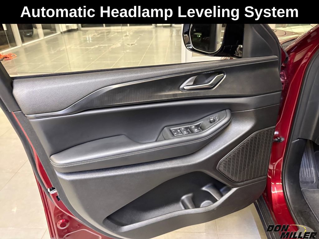 New 2025 Jeep Grand Cherokee L Laredo image 9