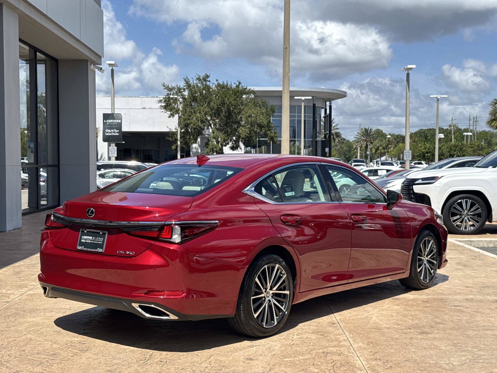 Used 2025 Lexus ES 350 w/ Premium Package FWD image 3