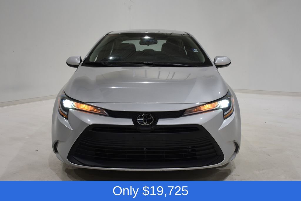 Used 2024 Toyota Corolla LE image 2