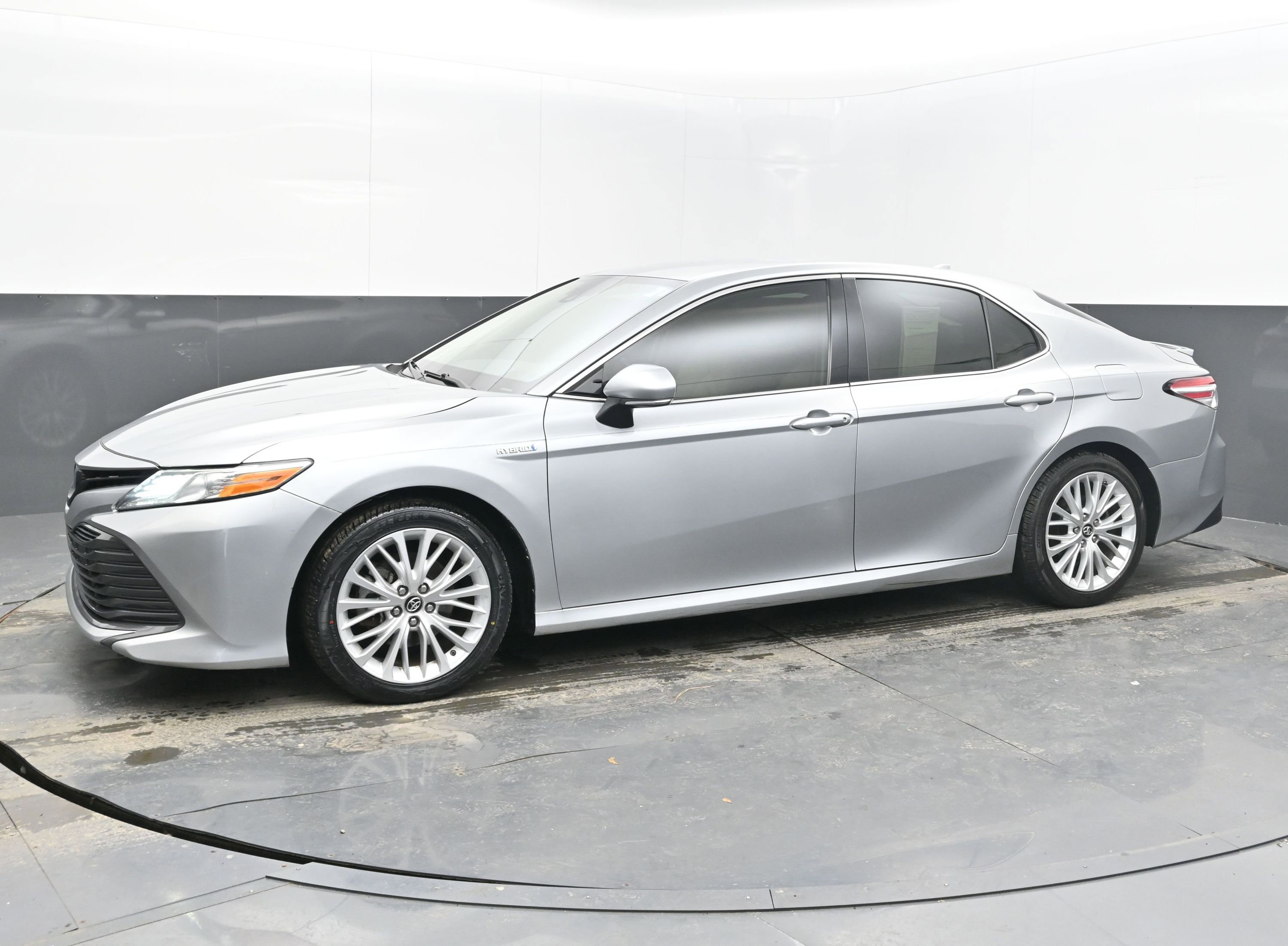 Used 2019 Toyota Camry XLE image 4
