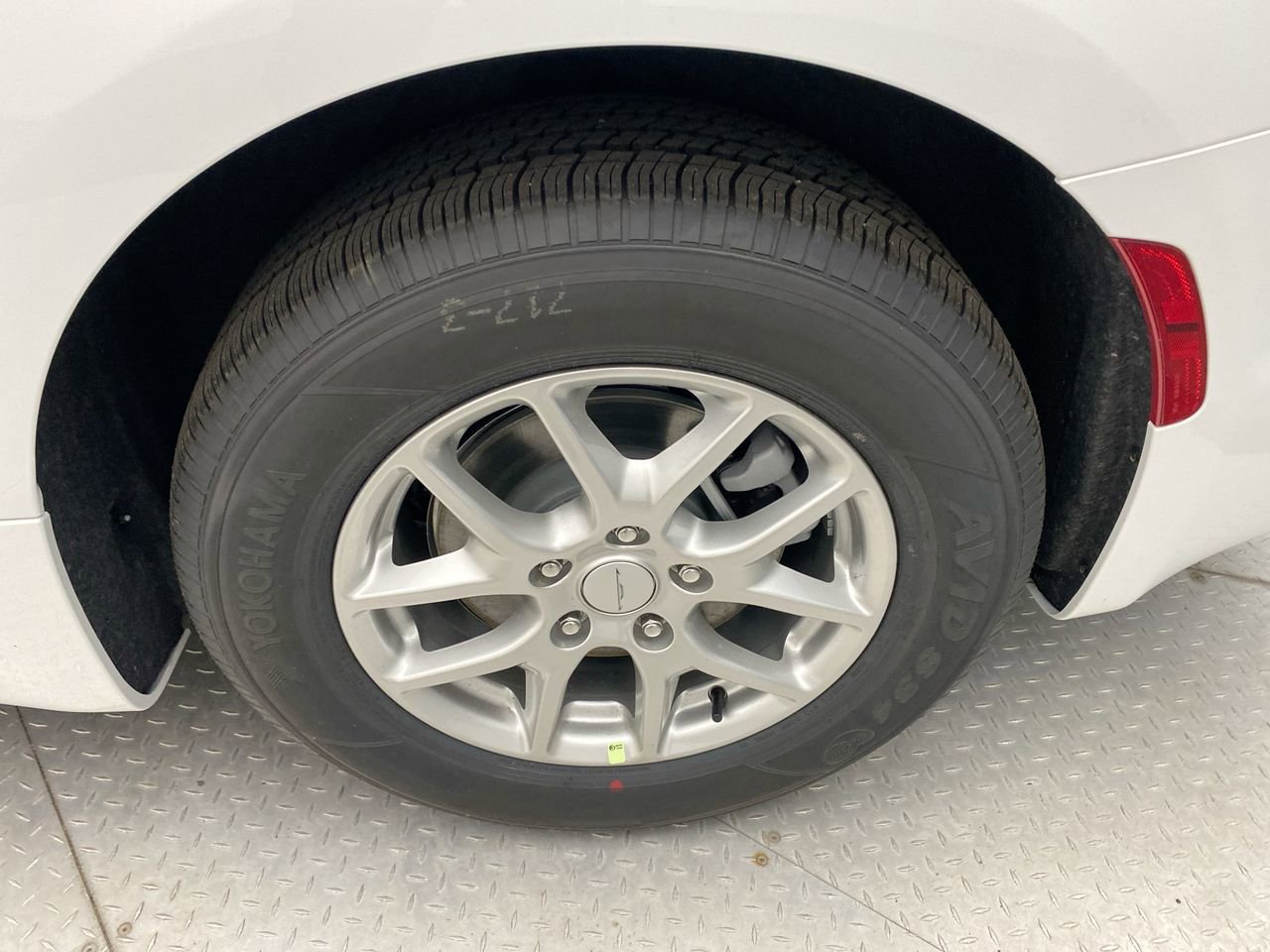 New 2027 Chrysler Pacifica Select FWD image 10