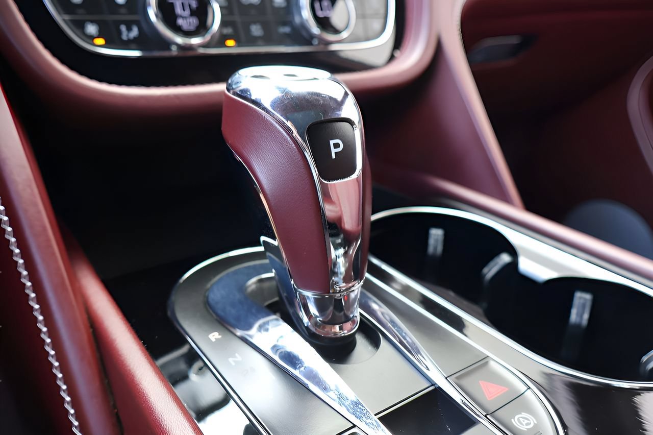 Used 2020 Bentley Bentayga AWD/4WD image 28