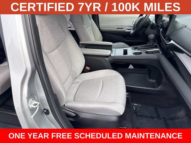 Used 2025 Toyota Sienna LE FWD image 9