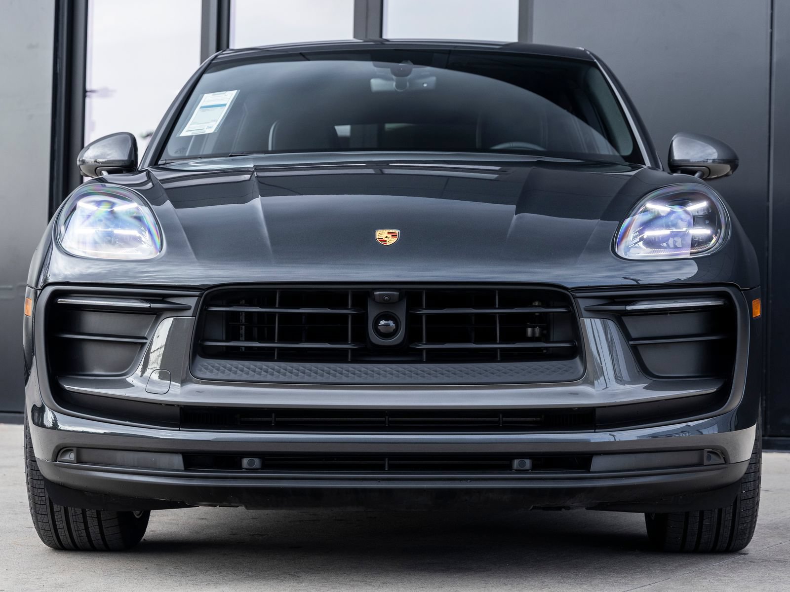 Certified 2025 Porsche Macan Turbo AWD/4WD image 8