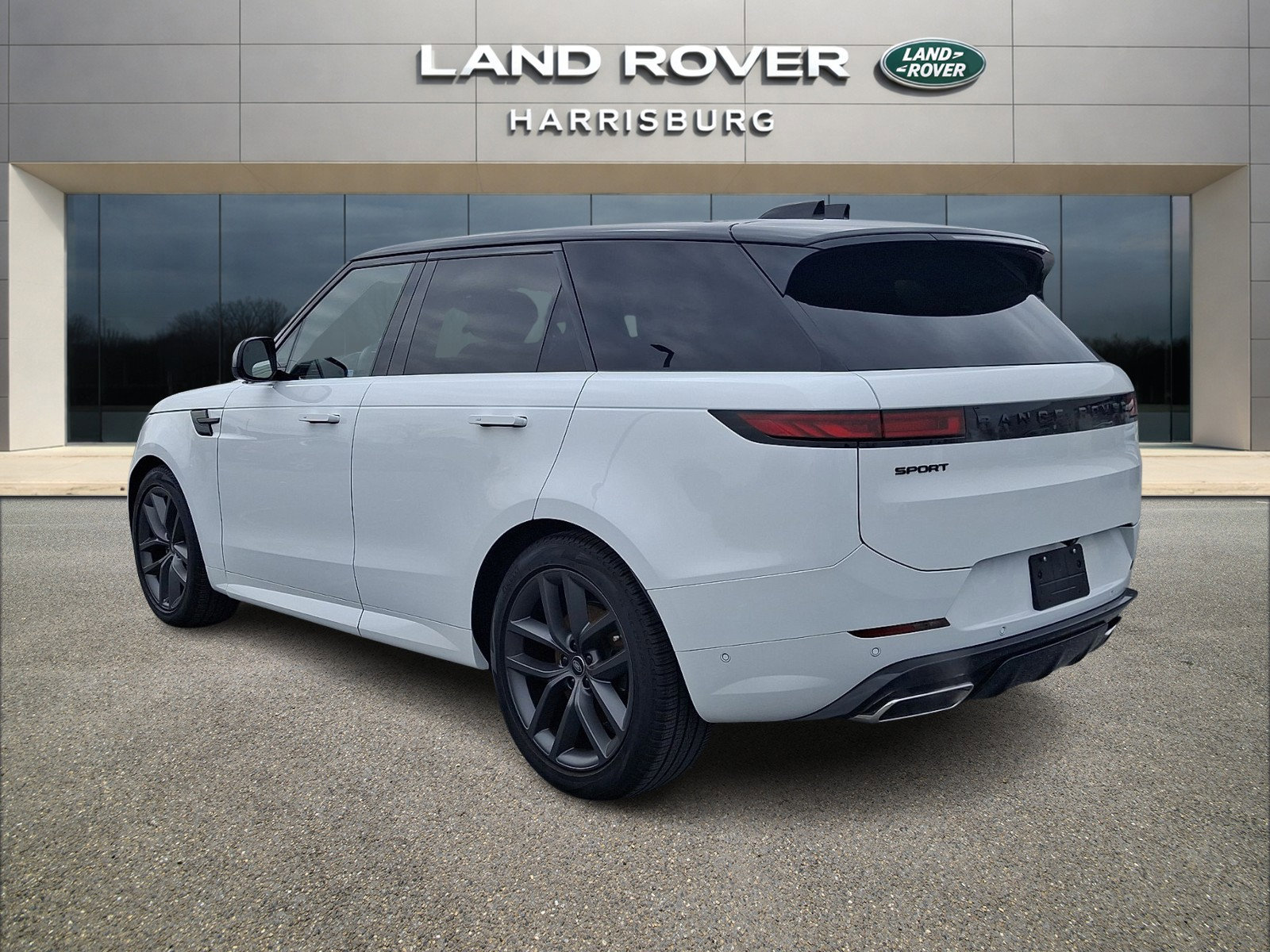 Used 2024 Land Rover Range Rover Sport Dynamic SE image 2