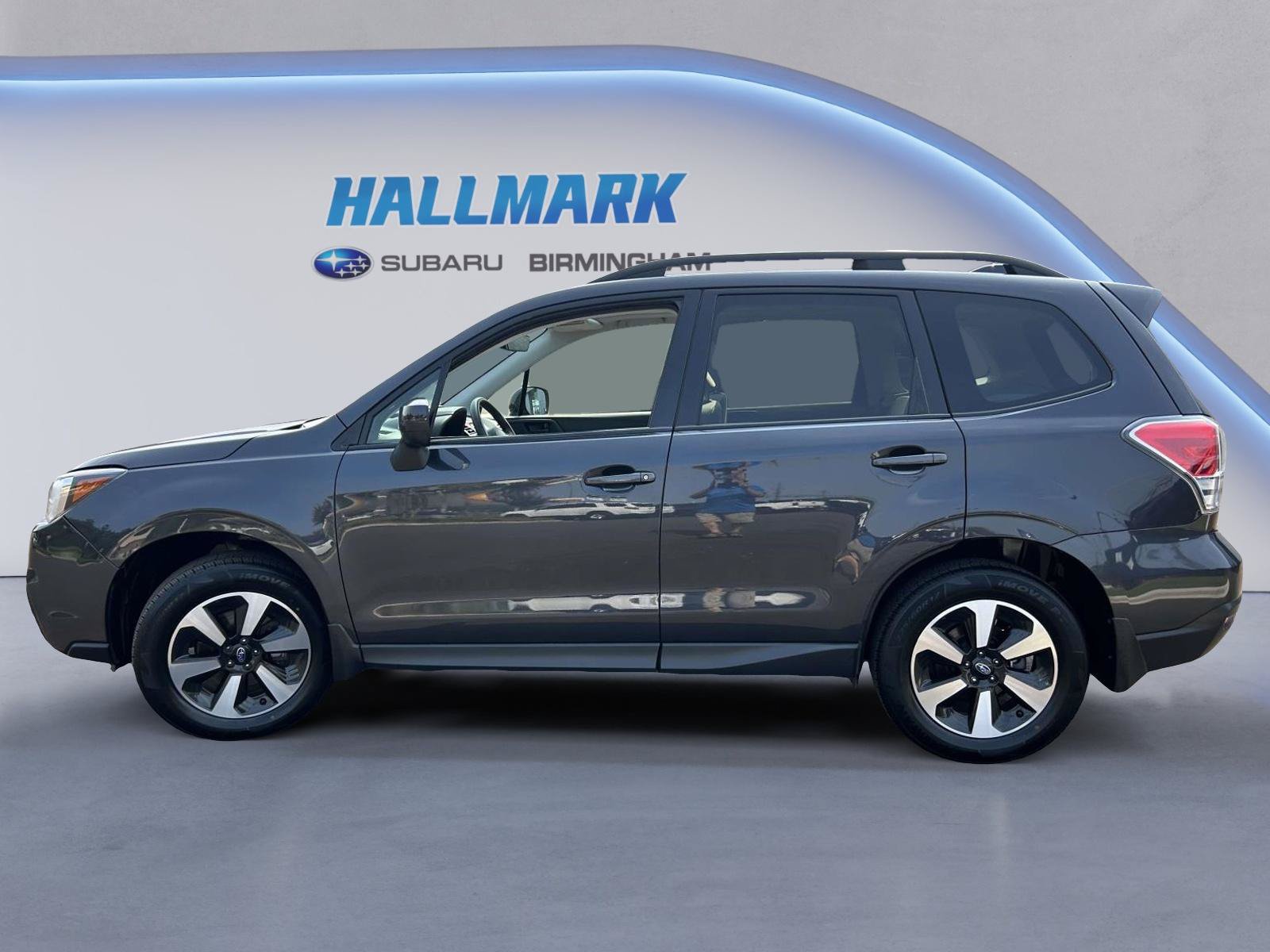 Used 2017 Subaru Forester 2.5i Premium w/ All-Weather Package AWD/4WD image 4