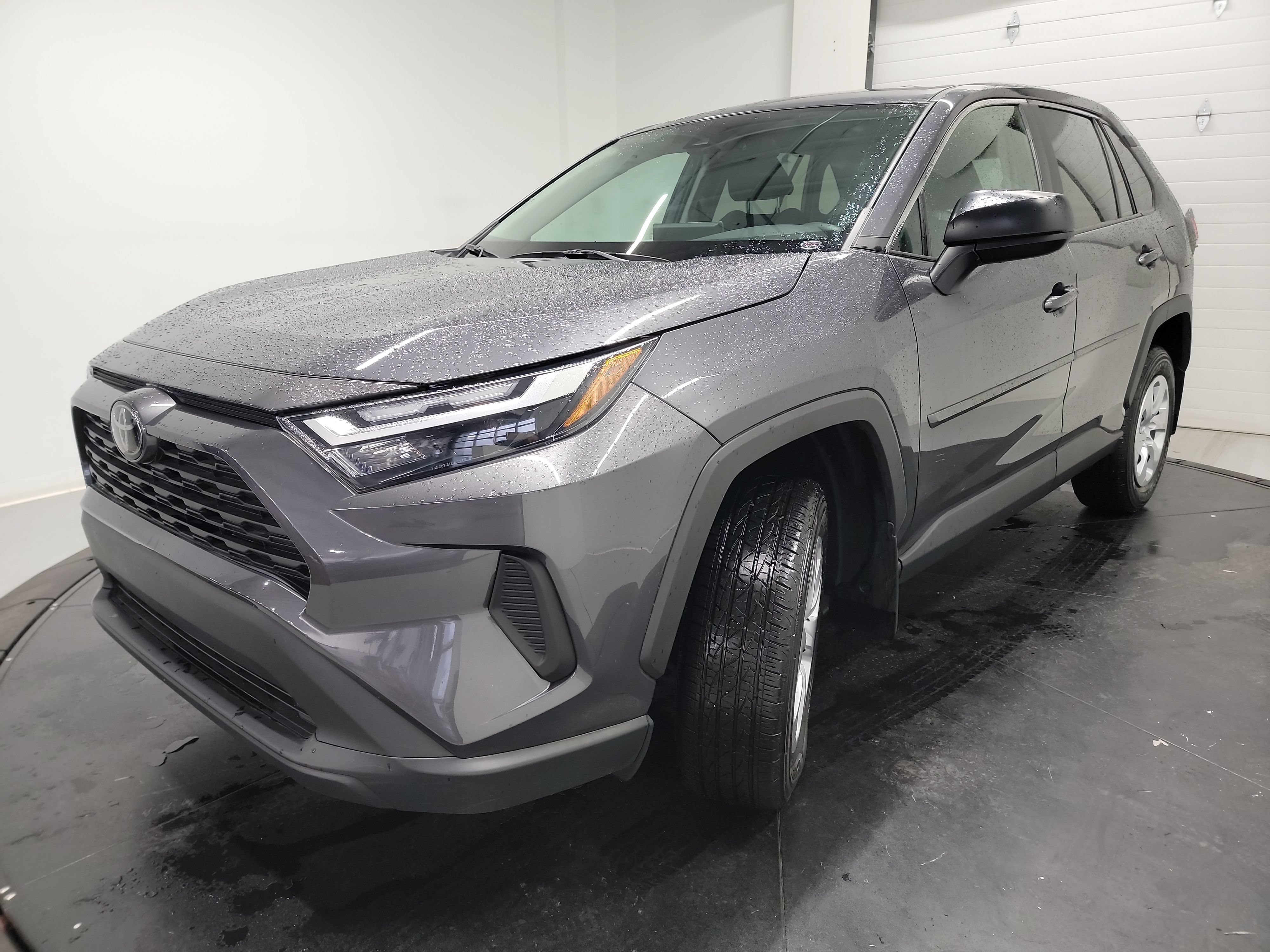 Used 2023 Toyota RAV4 LE AWD/4WD image 3