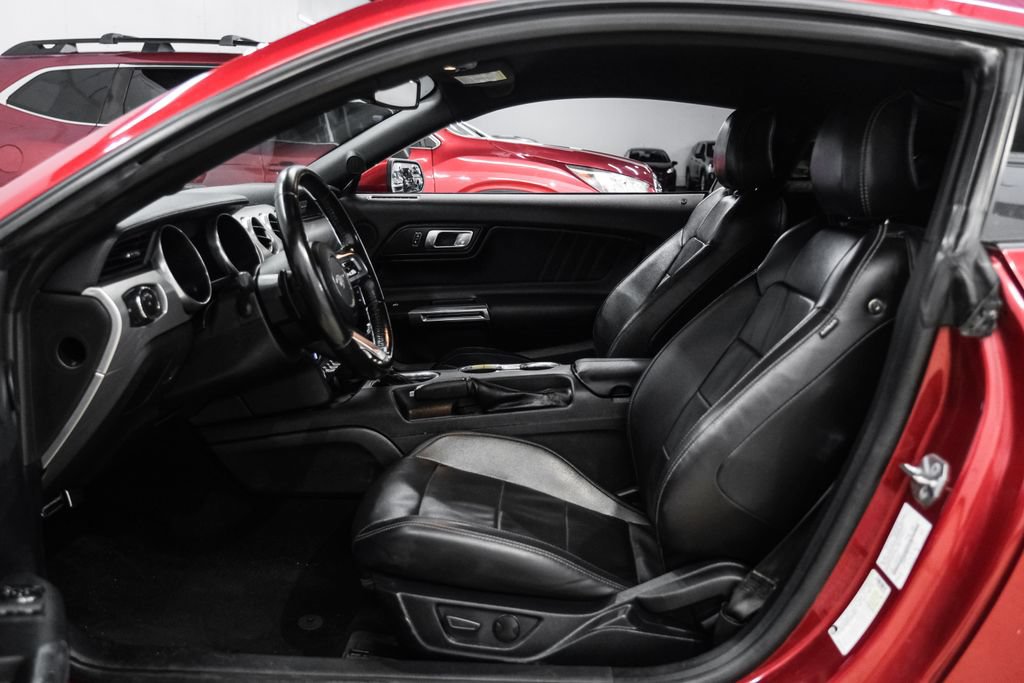 Used 2019 Ford Mustang Coupe RWD image 4