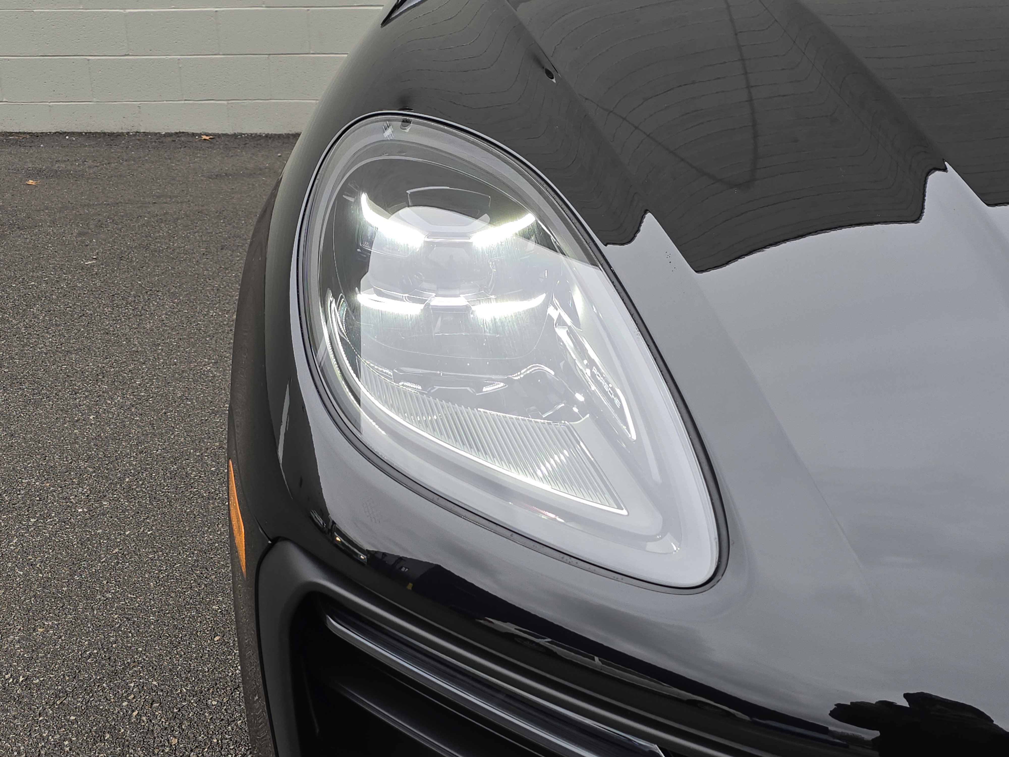 Certified 2025 Porsche Macan image 11