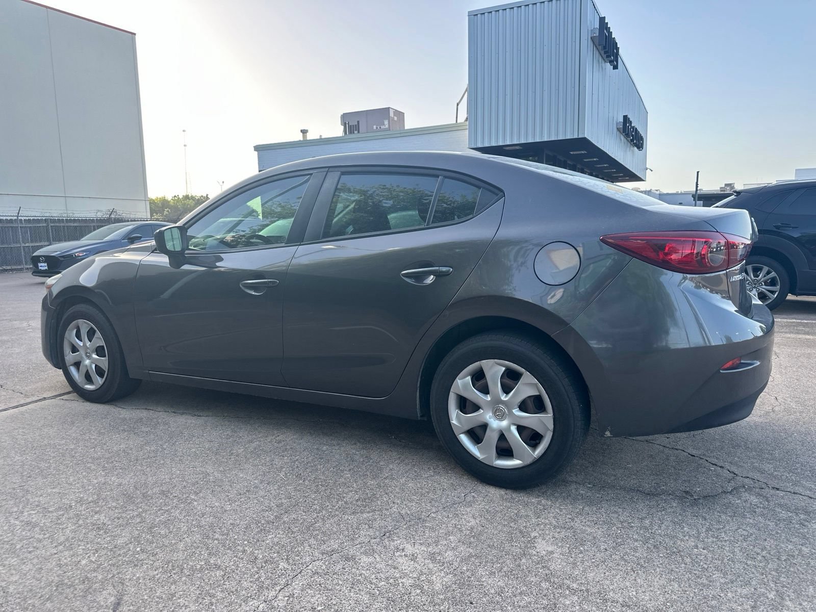 Used 2018 MAZDA MAZDA3 Sport FWD image 5