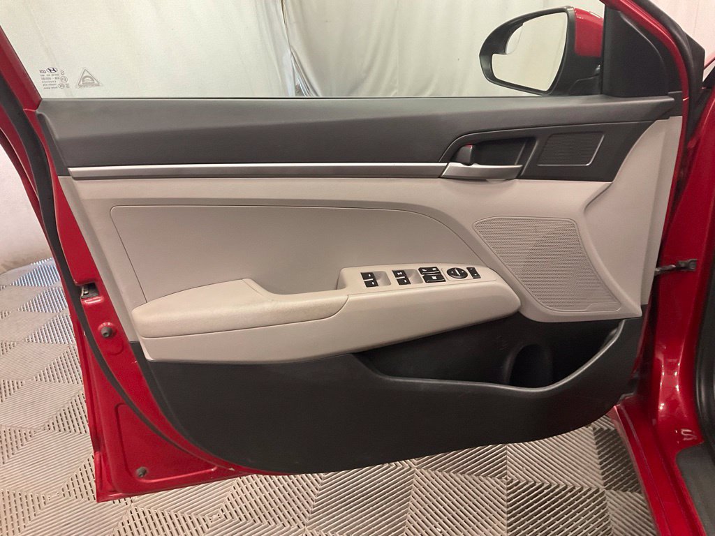 Used 2017 Hyundai Elantra SE FWD image 16