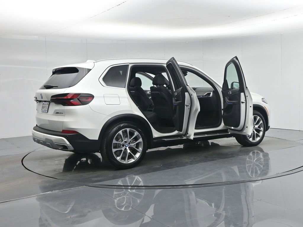 Used 2025 BMW X5 xDrive50e AWD/4WD image 6