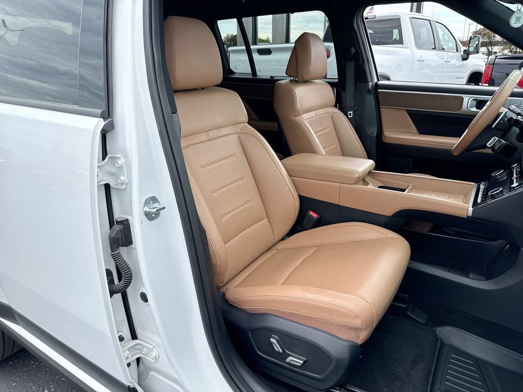 Used 2025 Hyundai Santa Fe Limited AWD/4WD image 26