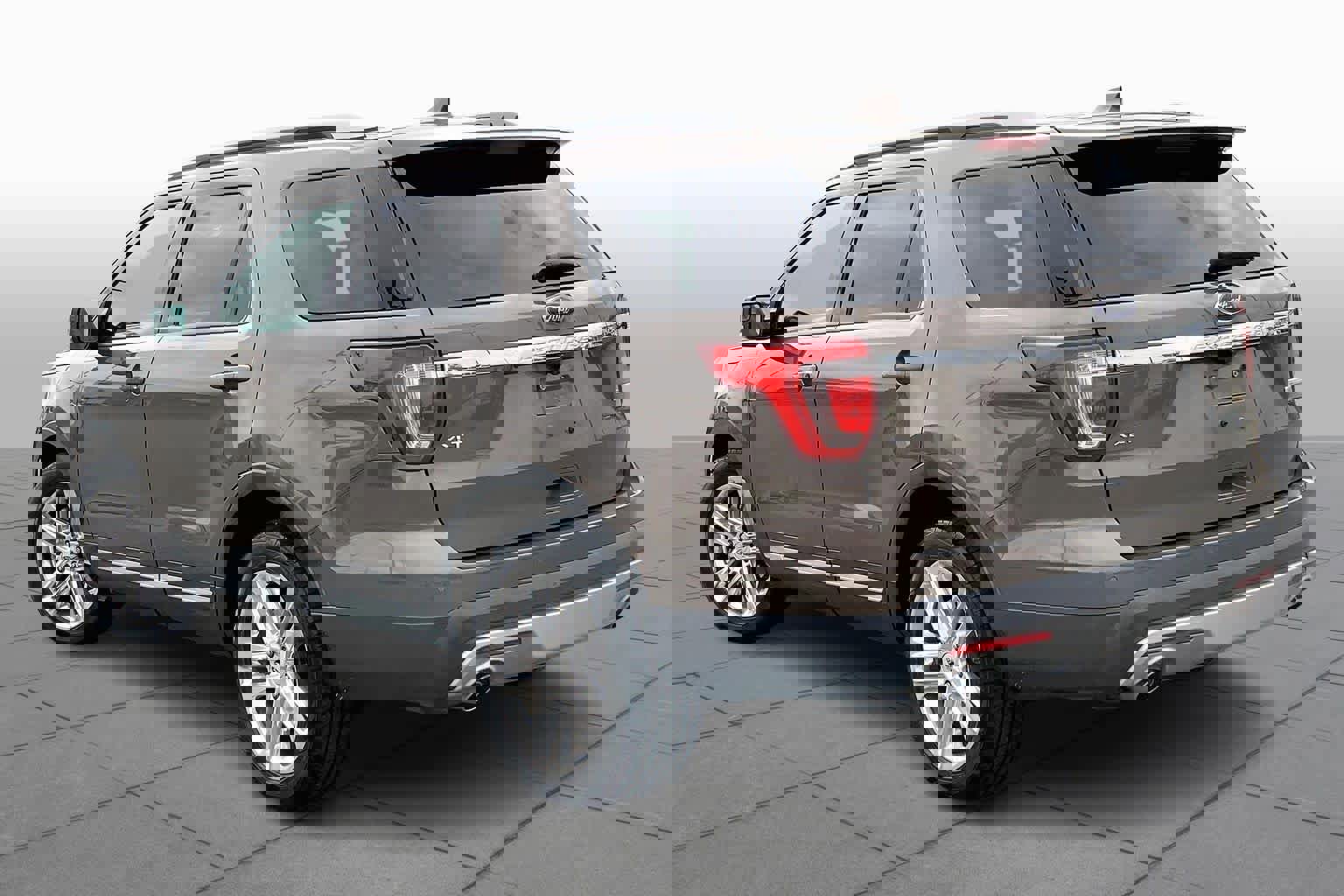 Used 2016 Ford Explorer XLT w/ Equipment Group 202A image 11