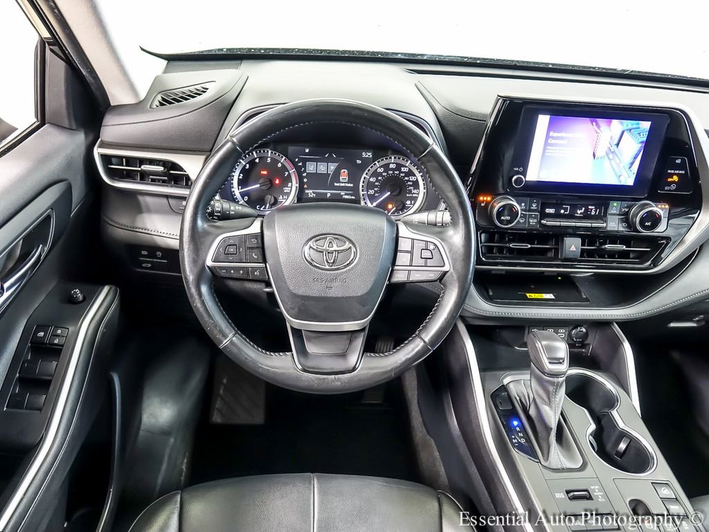 Used 2023 Toyota Highlander XLE AWD/4WD image 13
