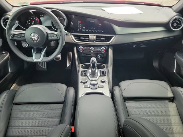 Used 2022 Alfa Romeo Giulia Veloce AWD/4WD image 14