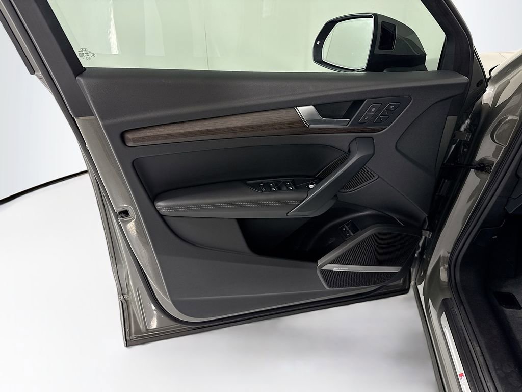 Used 2023 Audi Q5 e Premium Plus w/ Premium Plus Package image 25