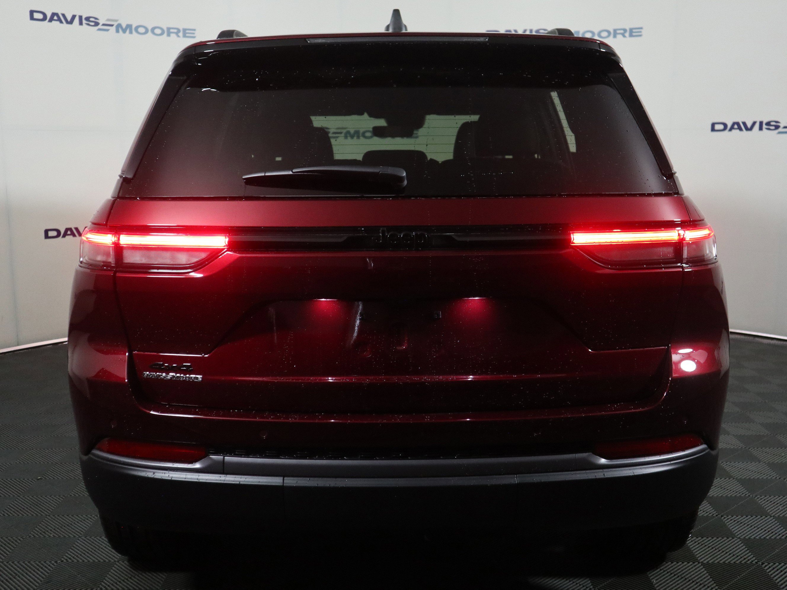 New 2026 Jeep Grand Cherokee Limited w/ Limited Altitude Package AWD/4WD image 7