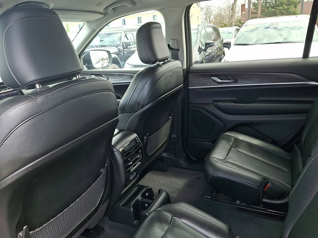 Used 2024 Jeep Grand Cherokee L Limited image 20