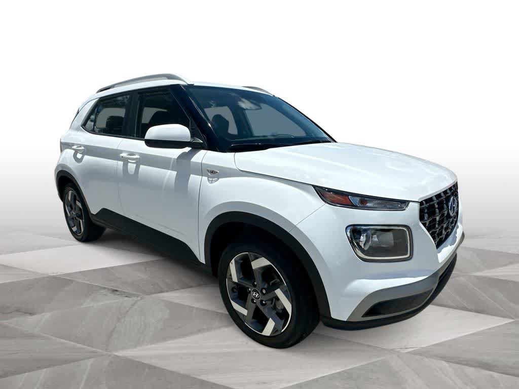 Used 2025 Hyundai Venue SEL FWD image 2
