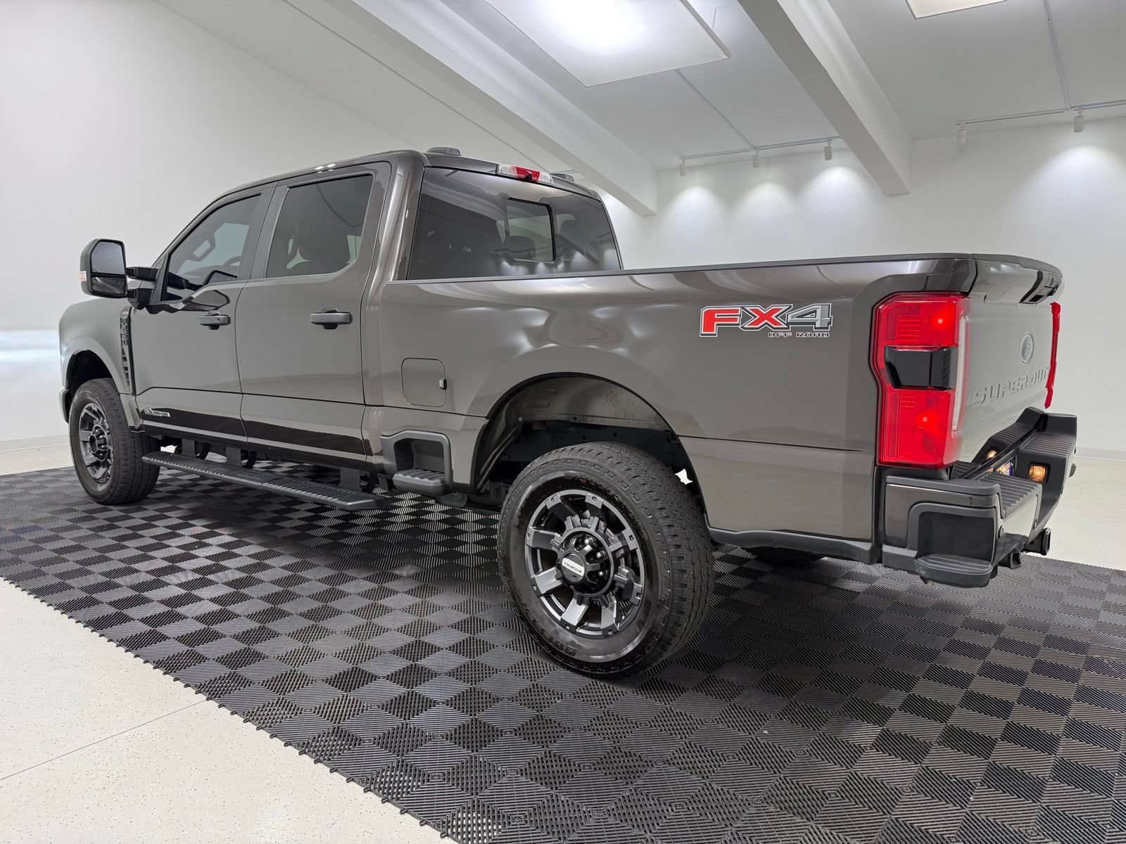 Used 2024 Ford F250 XL w/ STX Appearance Package AWD/4WD image 4