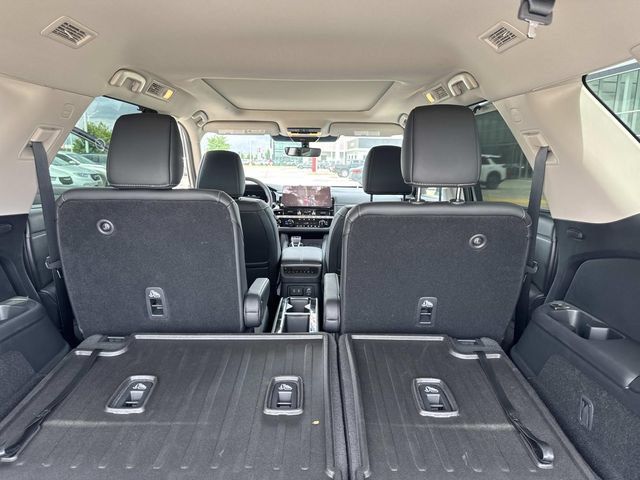 New 2026 Nissan Pathfinder Platinum FWD image 11
