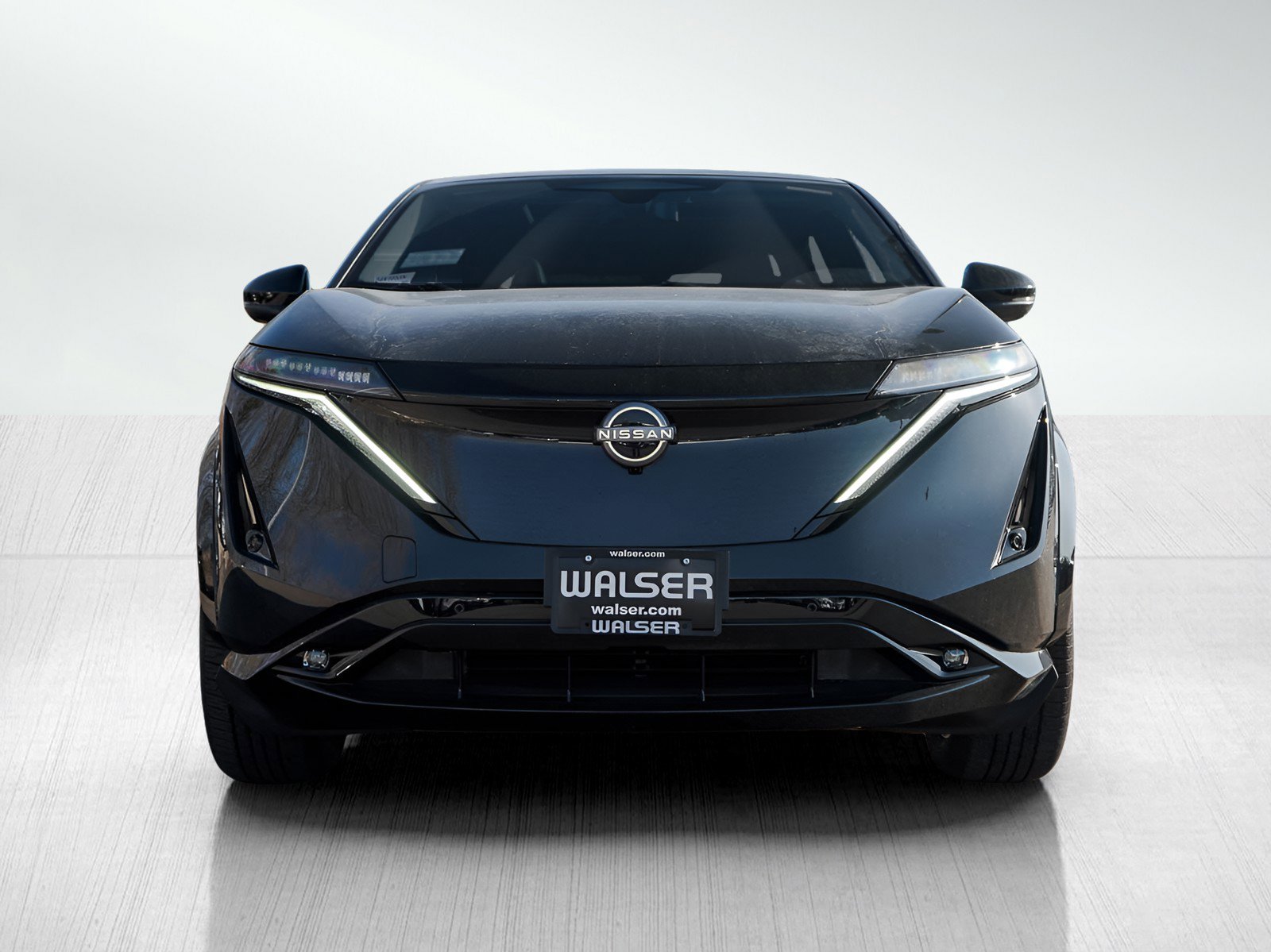 New 2025 Nissan Ariya Platinum image 2