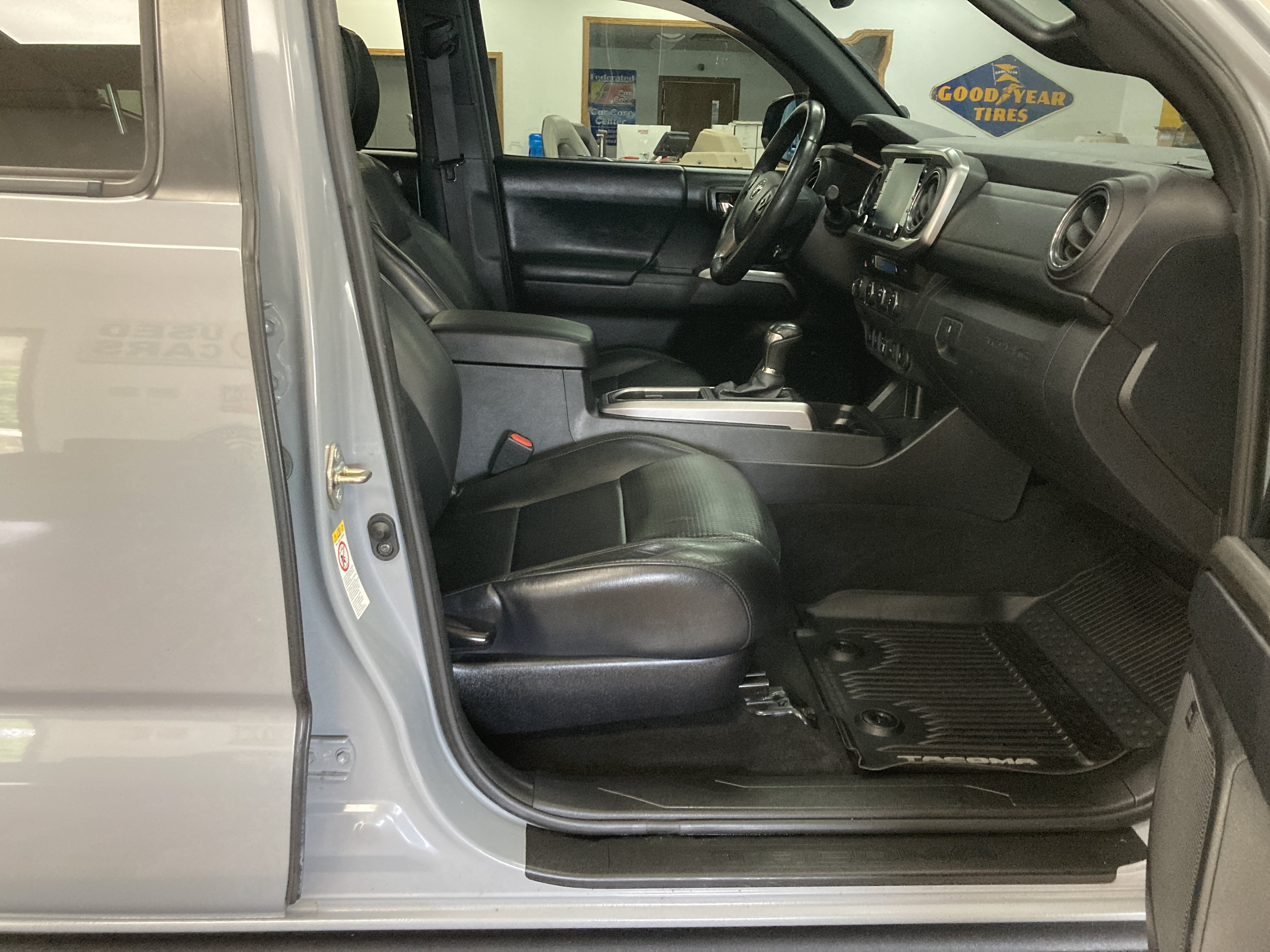 Used 2020 Toyota Tacoma Limited AWD/4WD image 22