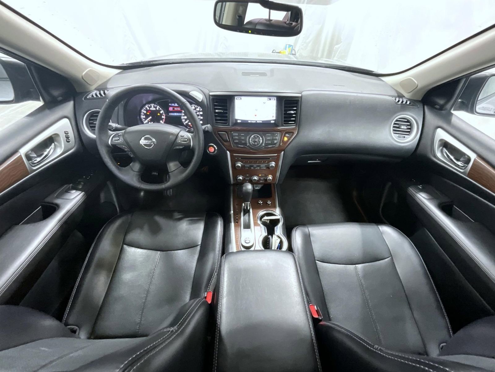 Used 2020 Nissan Pathfinder Platinum image 15