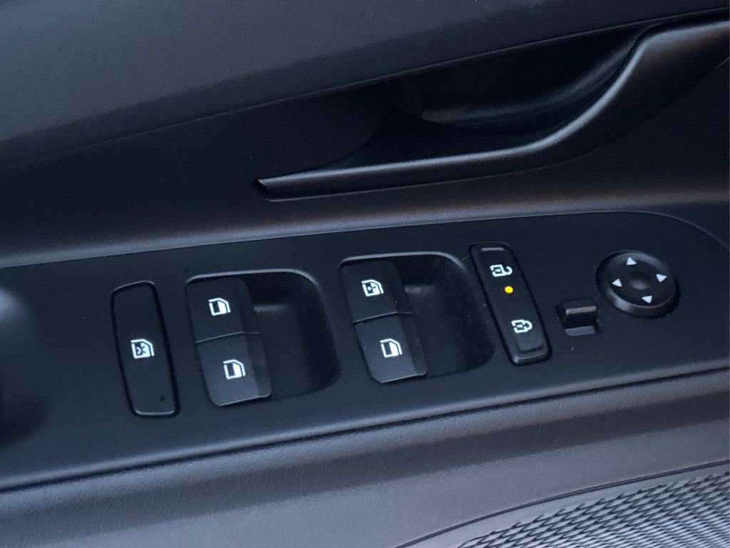 Used 2025 Hyundai Elantra Sport image 33