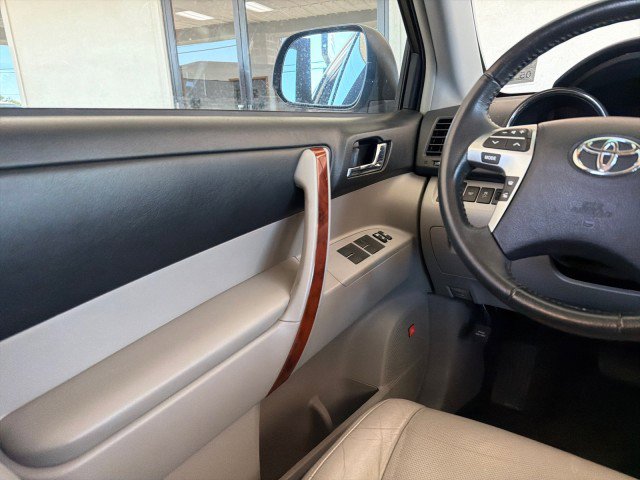 Used 2013 Toyota Highlander Limited FWD image 17