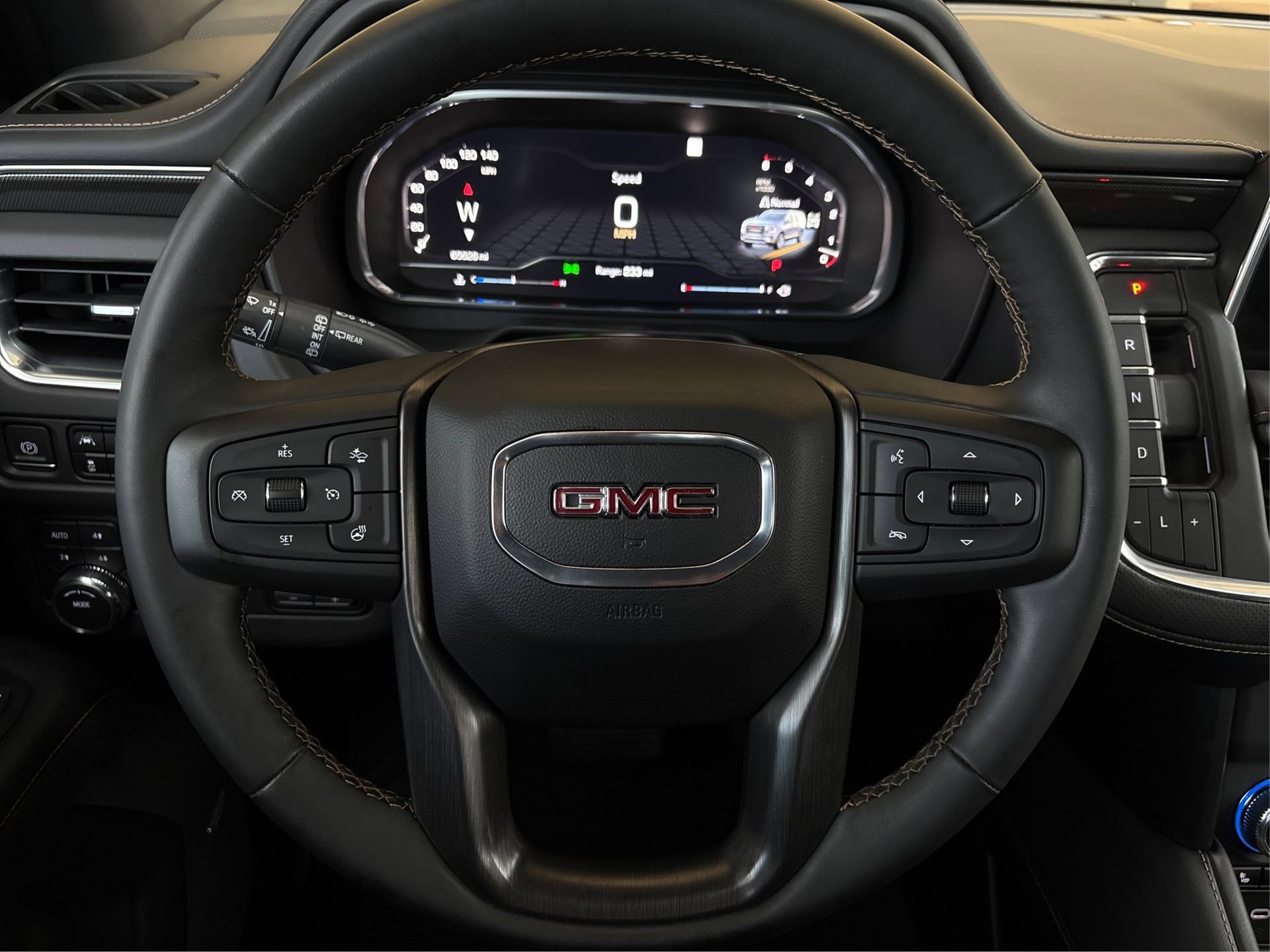 Used 2023 GMC Yukon AT4 w/ Technology Package AWD/4WD image 19