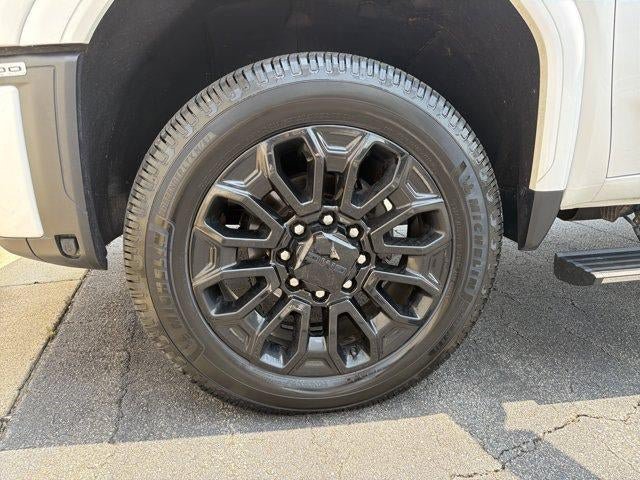 Used 2024 GMC Sierra 2500 Denali Ultimate AWD/4WD image 11