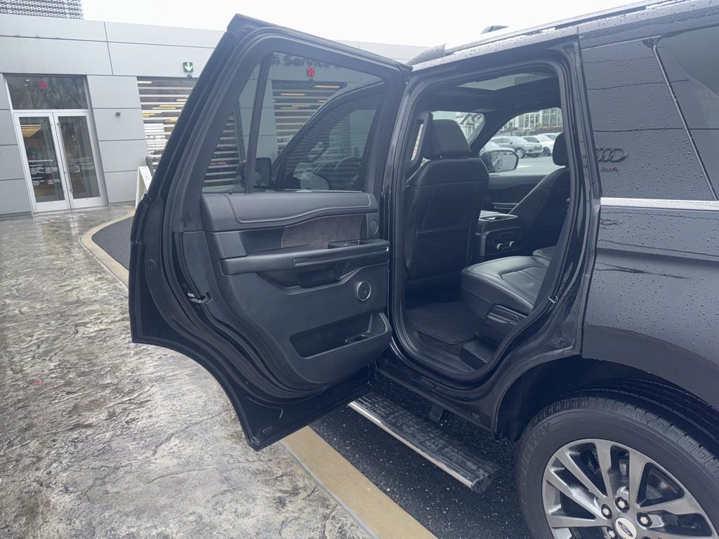 Used 2021 Ford Expedition Limited image 30