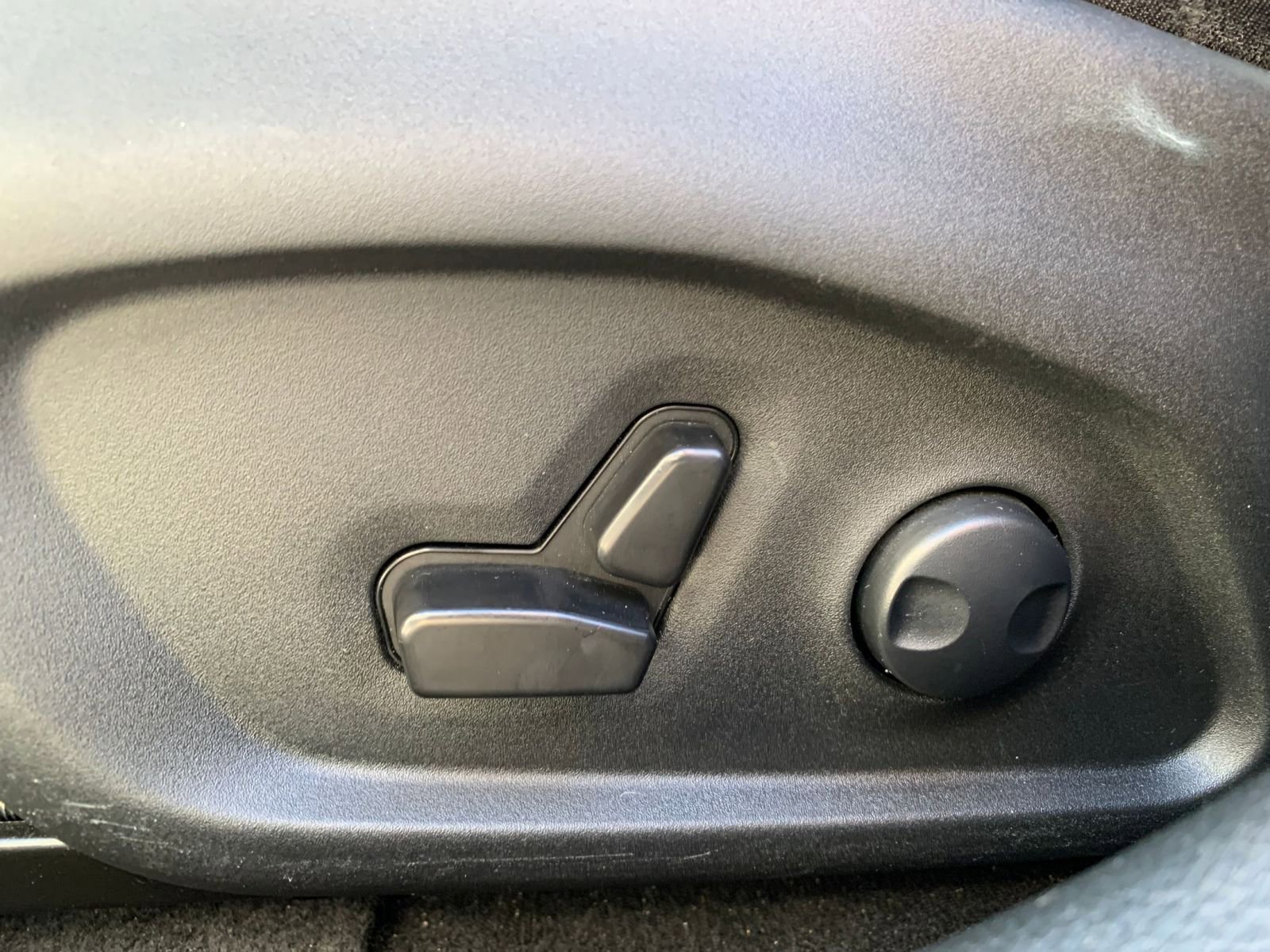 Used 2025 Jeep Compass Limited image 23