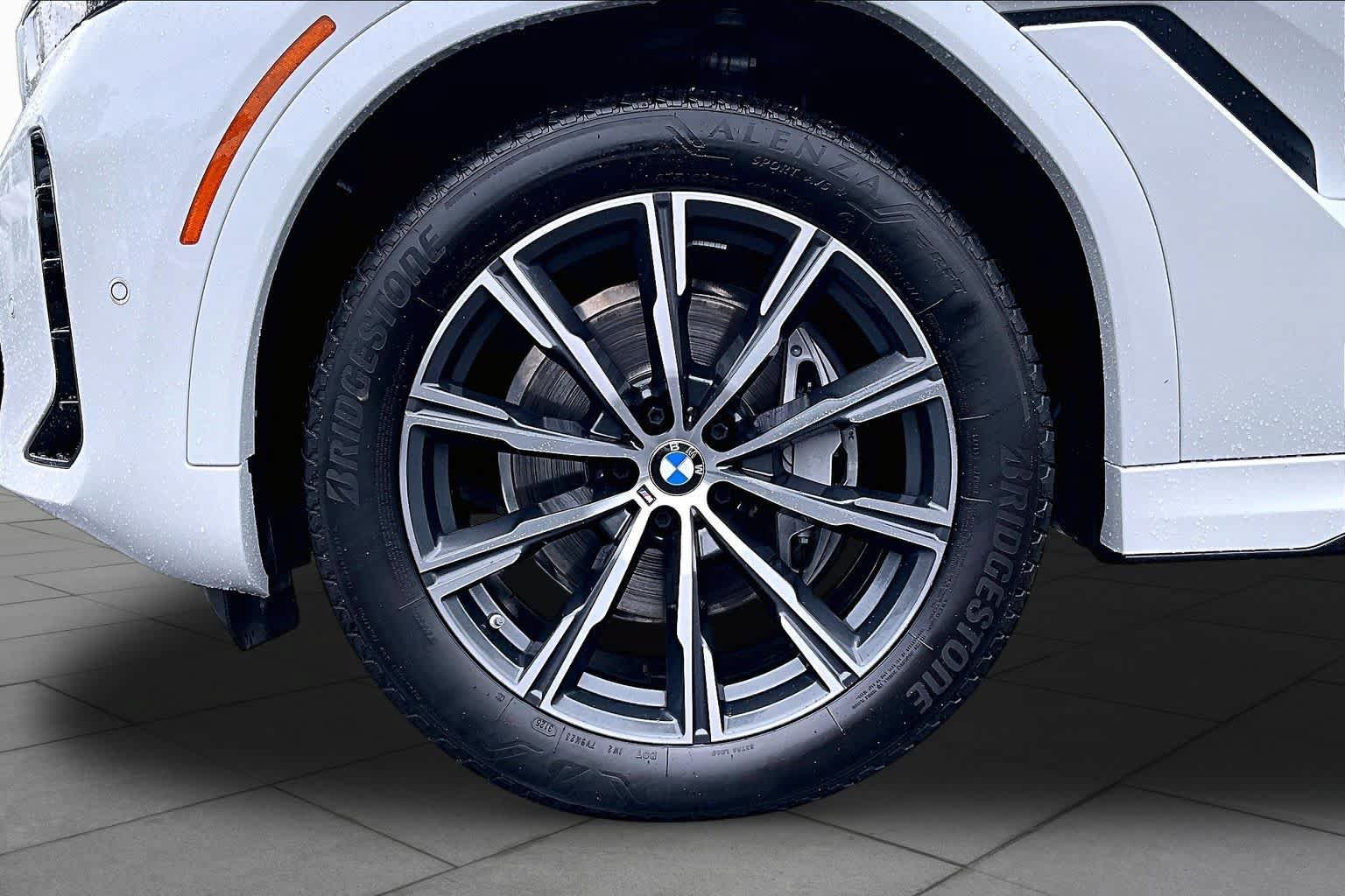 Used 2026 BMW X6 xDrive40i AWD/4WD image 11