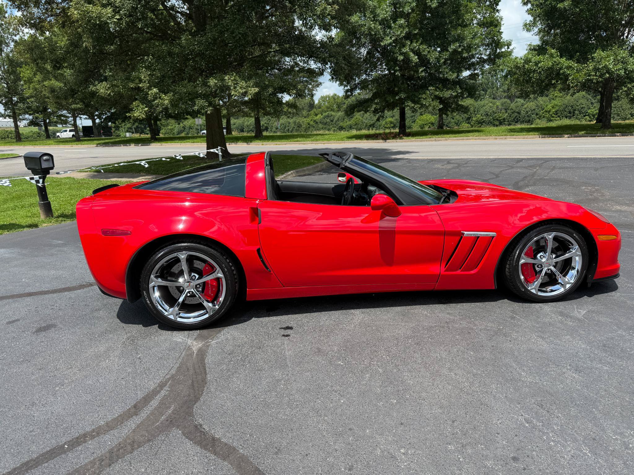 Used 2010 Chevrolet Corvette Grand Sport RWD image 19