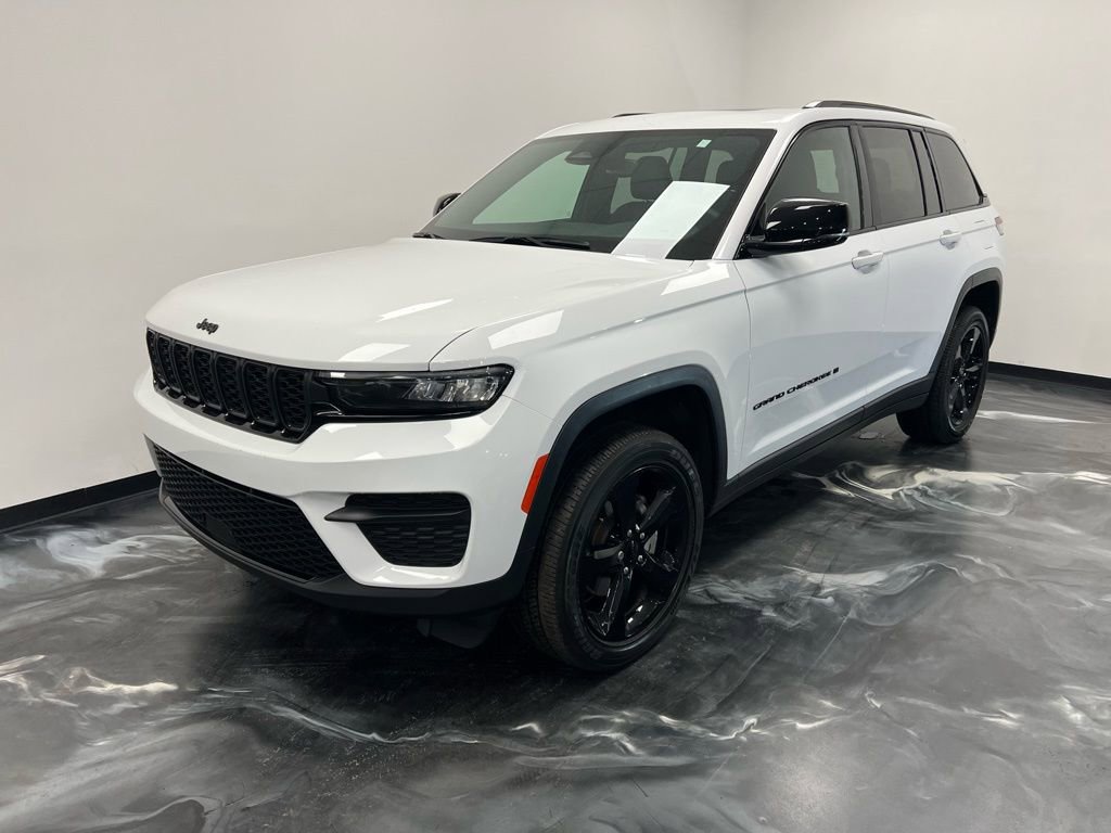 Used 2024 Jeep Grand Cherokee Altitude image 16