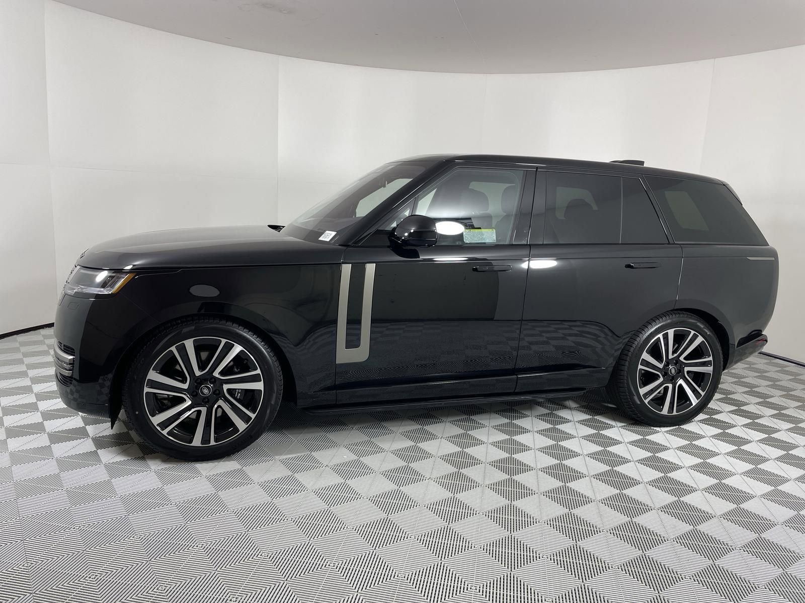 Used 2023 Land Rover Range Rover SE AWD/4WD image 2