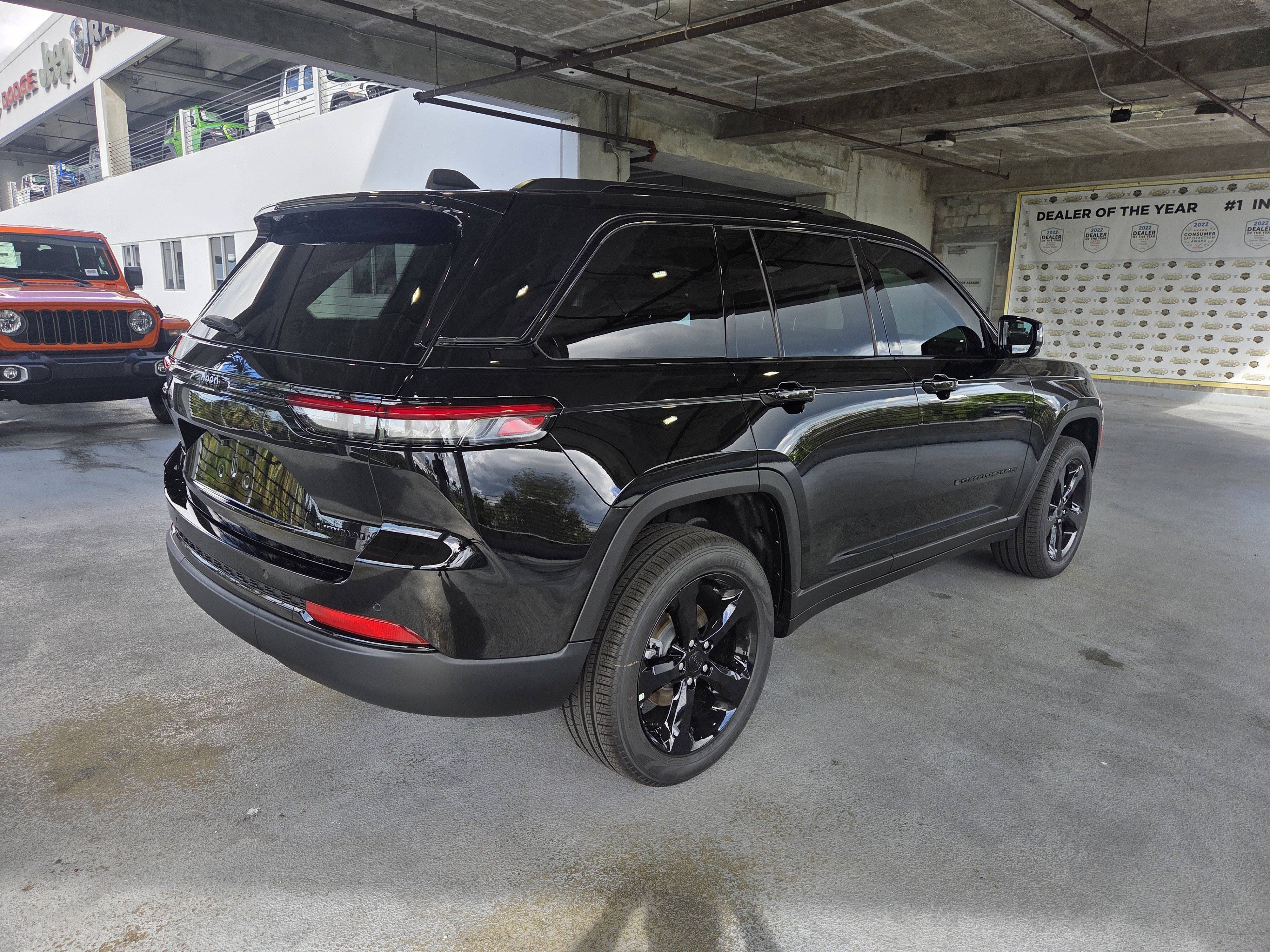 New 2025 Jeep Grand Cherokee Limited w/ Black Appearance Package RWD image 5
