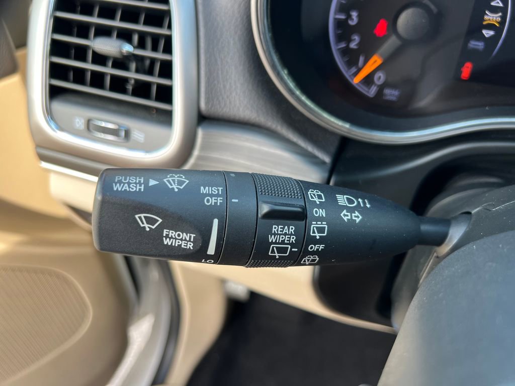 Used 2019 Jeep Grand Cherokee Limited w/ Luxury Group II RWD image 25