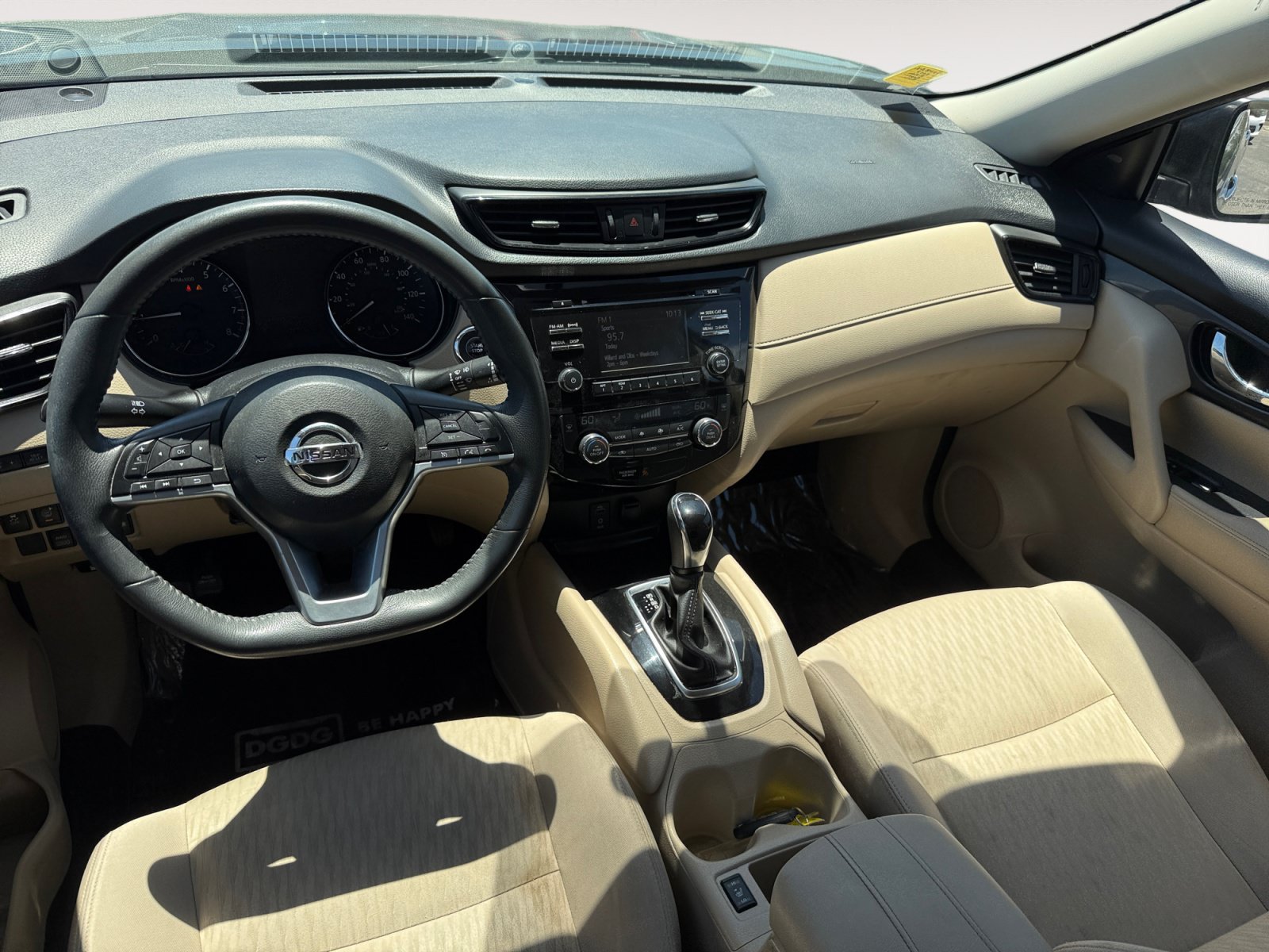 Used 2017 Nissan Rogue SV AWD/4WD image 15