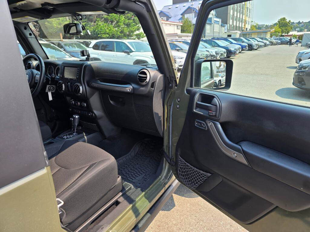 Used 2015 Jeep Wrangler Sport AWD/4WD image 10