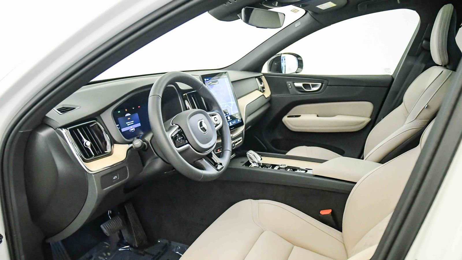 Certified 2026 Volvo XC60 B5 Plus w/ Protection Package Premier AWD/4WD image 17